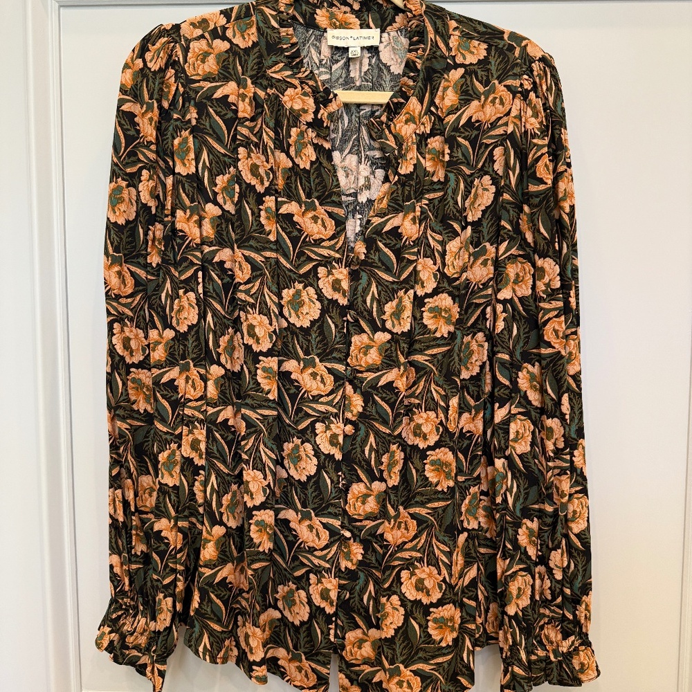Gibson Latimer (Dillards) floral print ruffle collar split V-neck blouse